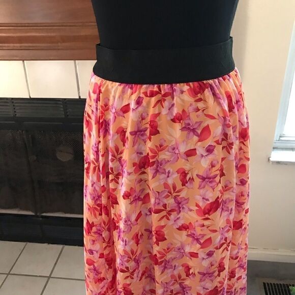🌈NWT Lucy Size Small LuLaRue Skirt! - Picture 2 of 7